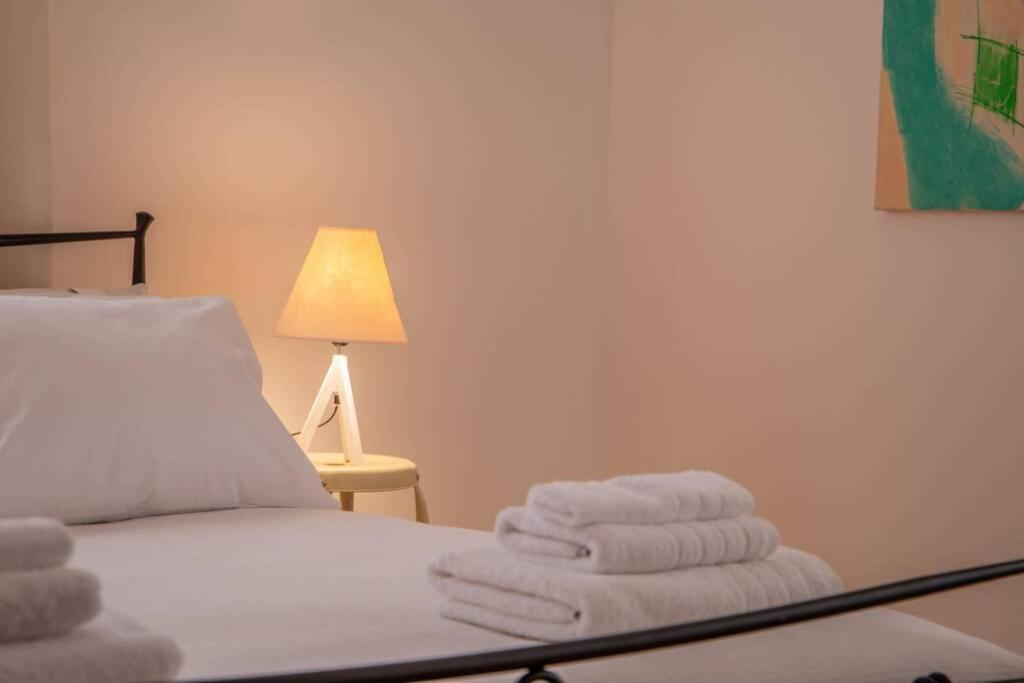 Seaview Stylish Flat In Andros - Walk To Beach 외부 사진